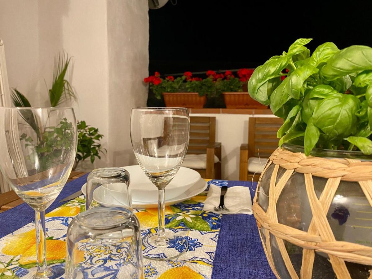 Casa Con Terrazzo In Centro Apartment เนเปิลส์ ภายนอก รูปภาพ
