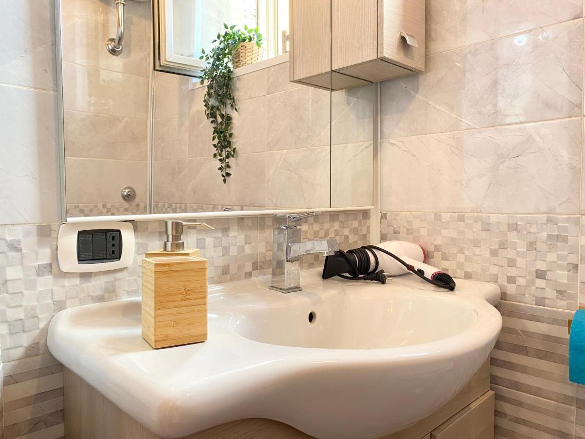 Casa Con Terrazzo In Centro Apartment เนเปิลส์ ภายนอก รูปภาพ