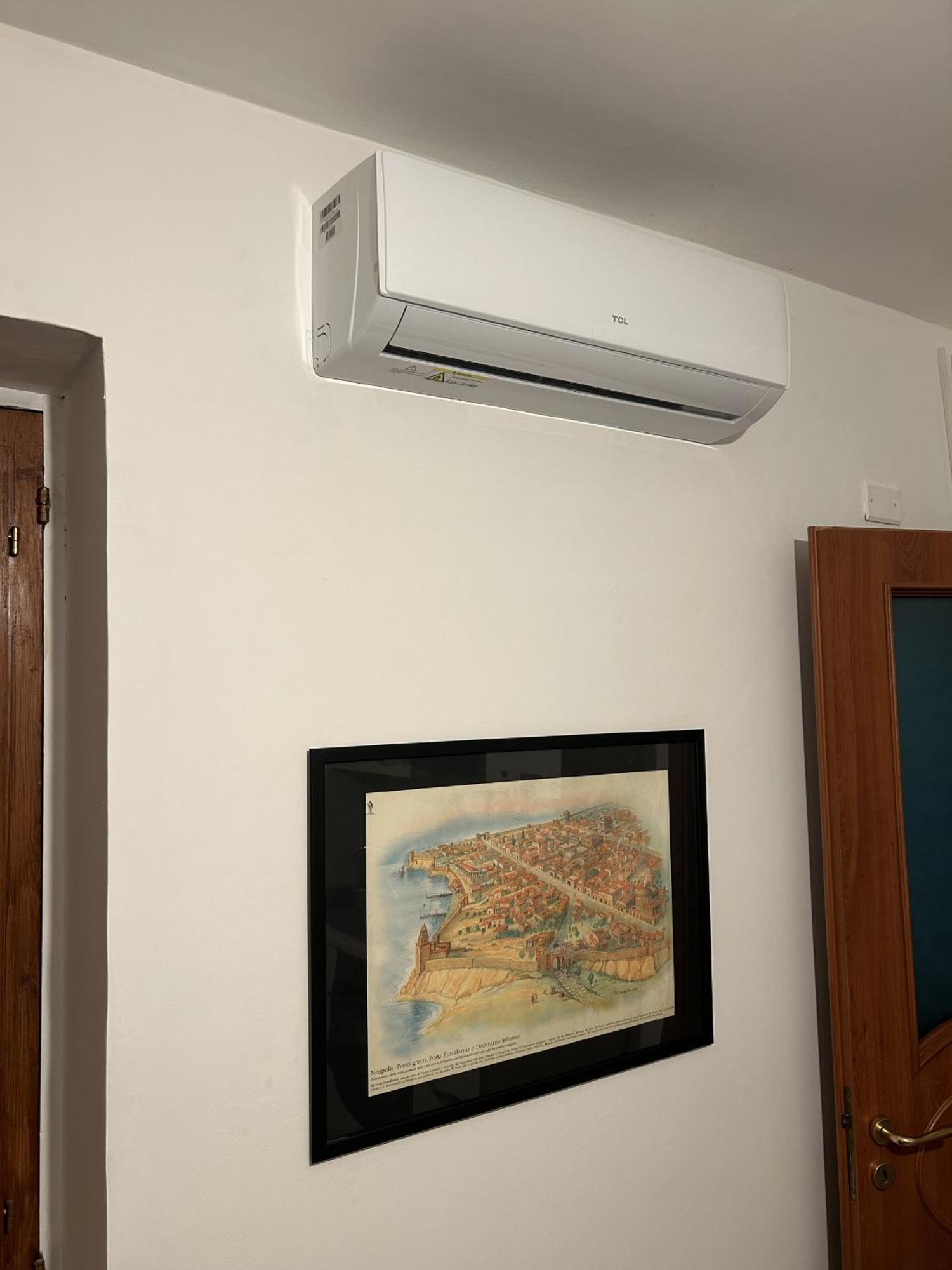 Casa Con Terrazzo In Centro Apartment เนเปิลส์ ภายนอก รูปภาพ